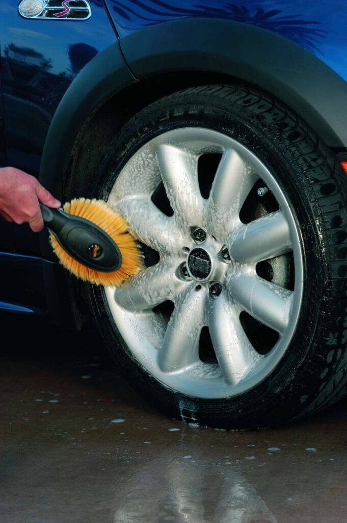 Meguiars-Versa-Angle-Wheel-Face-Brush3