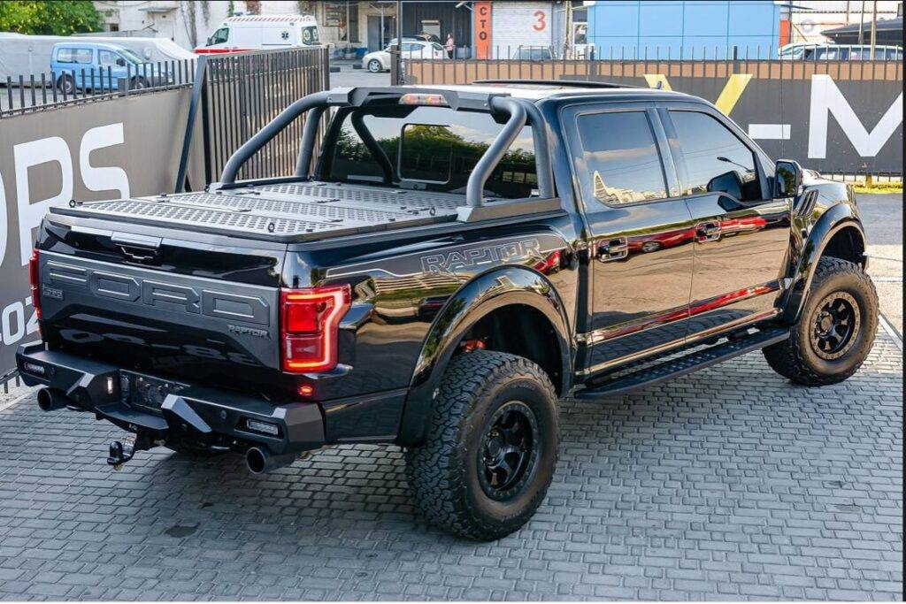 Ford Zwart 1024x683