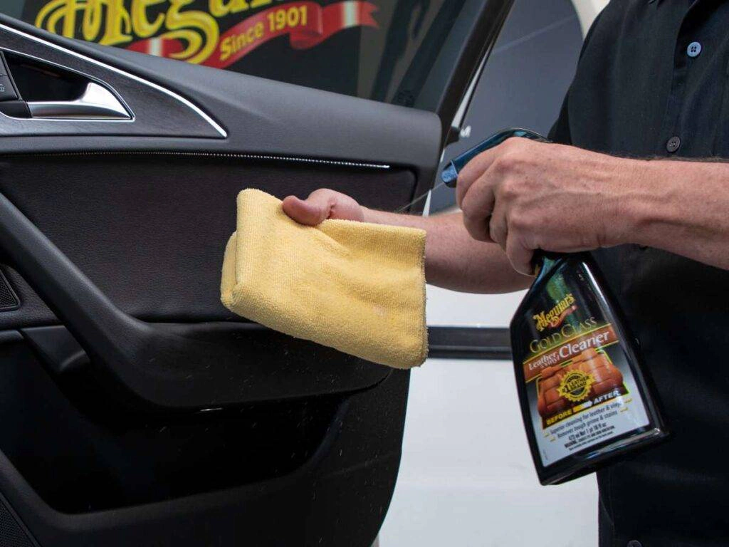 Meguiars-Gold-Class-Leather-Vinyl-Cleaner2