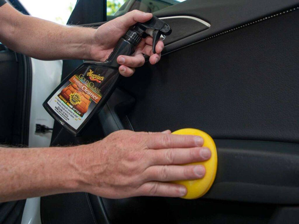 Meguiars-Gold-Class-Leather-Vinyl-Cleaner3