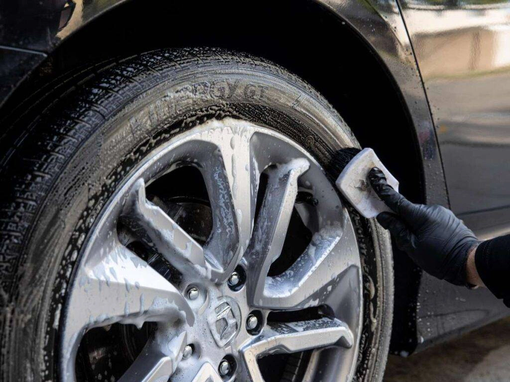 Meguiars-Hot-Rims-Wheel-Tire-Cleaner4