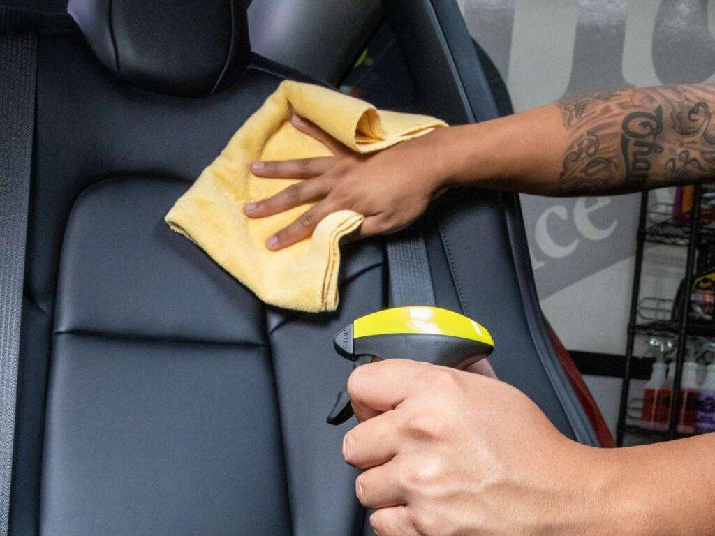 Meguiars-Ultimate-Leather-Detailer3