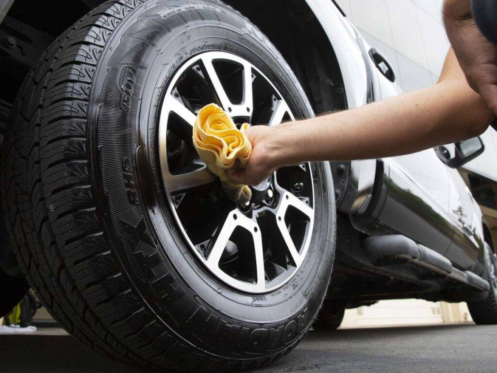 Meguiars-Ultimate-Waterless-Wheel-Tire4