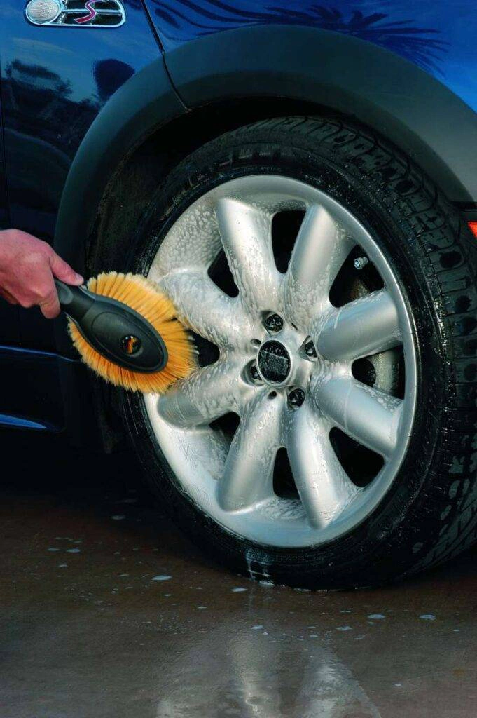 Meguiars-Versa-Angle-Wheel-Face-Brush3